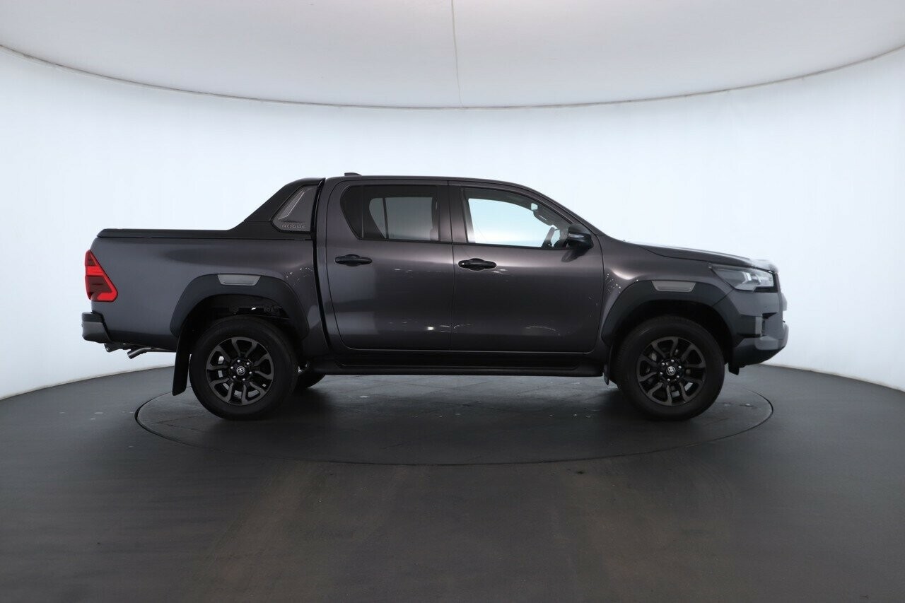 Toyota Hilux image 3
