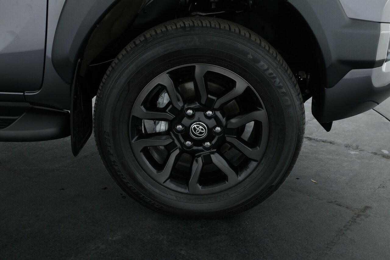 Toyota Hilux image 4