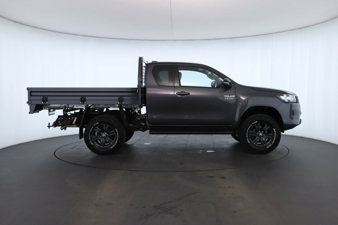 Toyota Hilux image 3