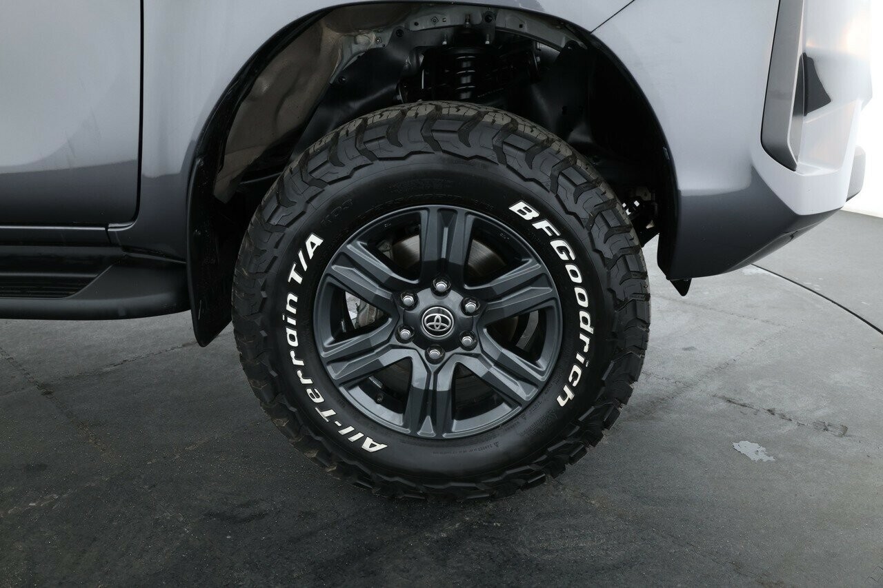 Toyota Hilux image 4