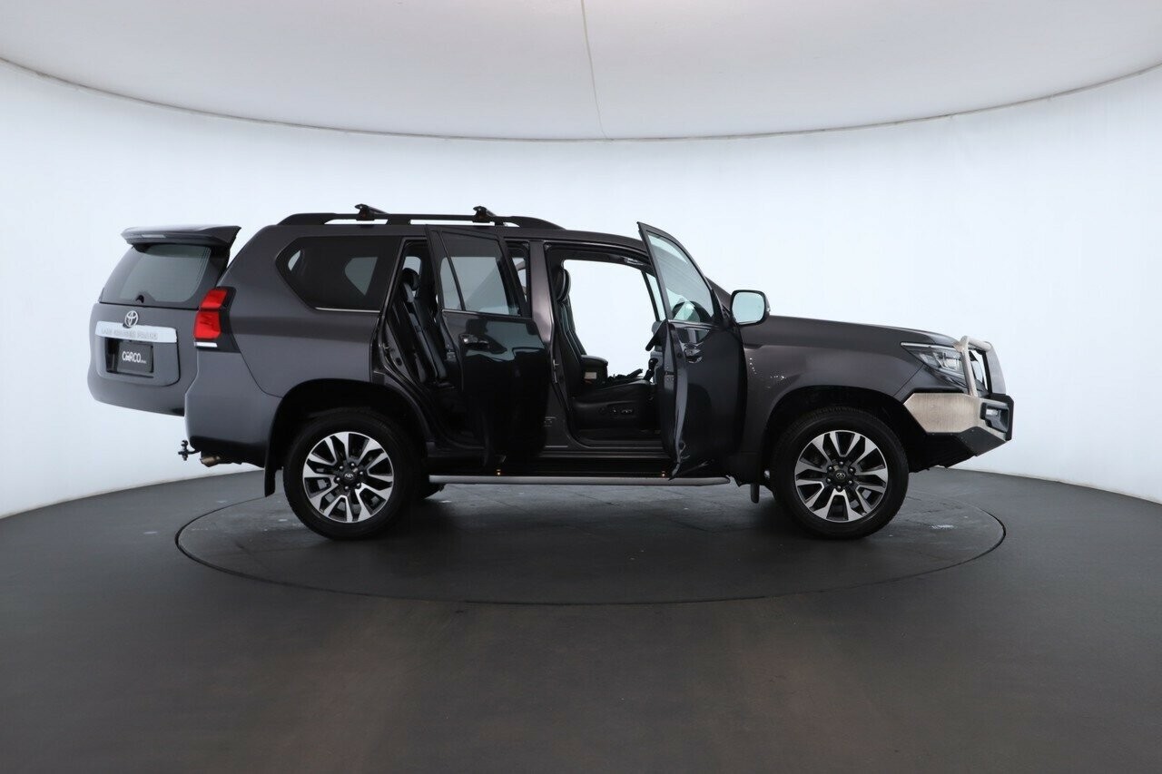 Toyota Landcruiser Prado image 2