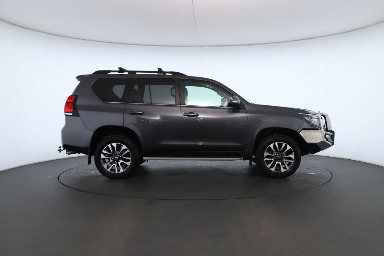 Toyota Landcruiser Prado image 3