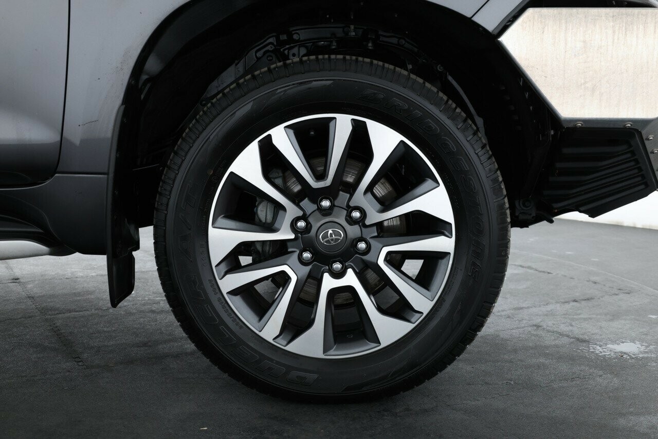 Toyota Landcruiser Prado image 4