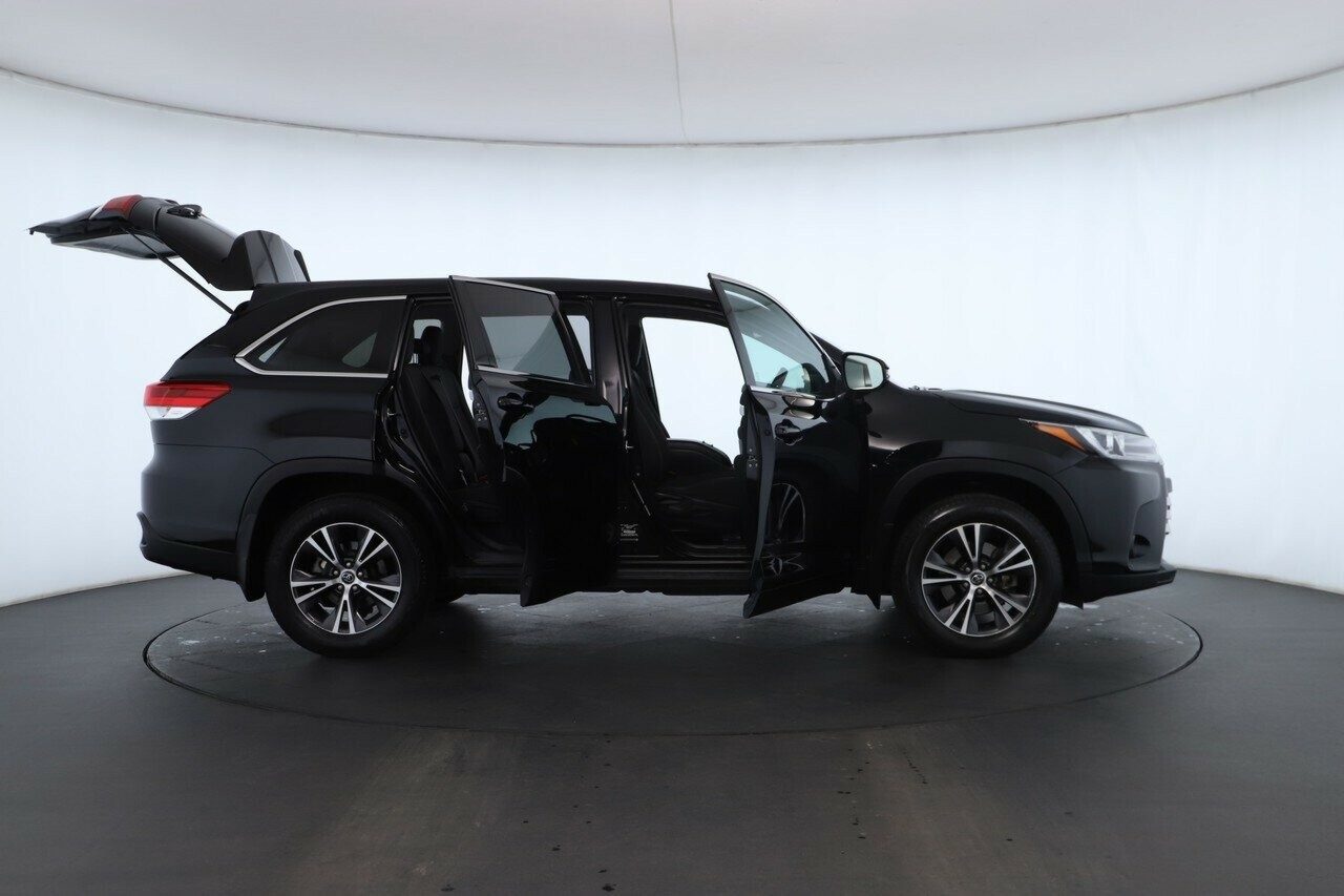 Toyota Kluger image 2