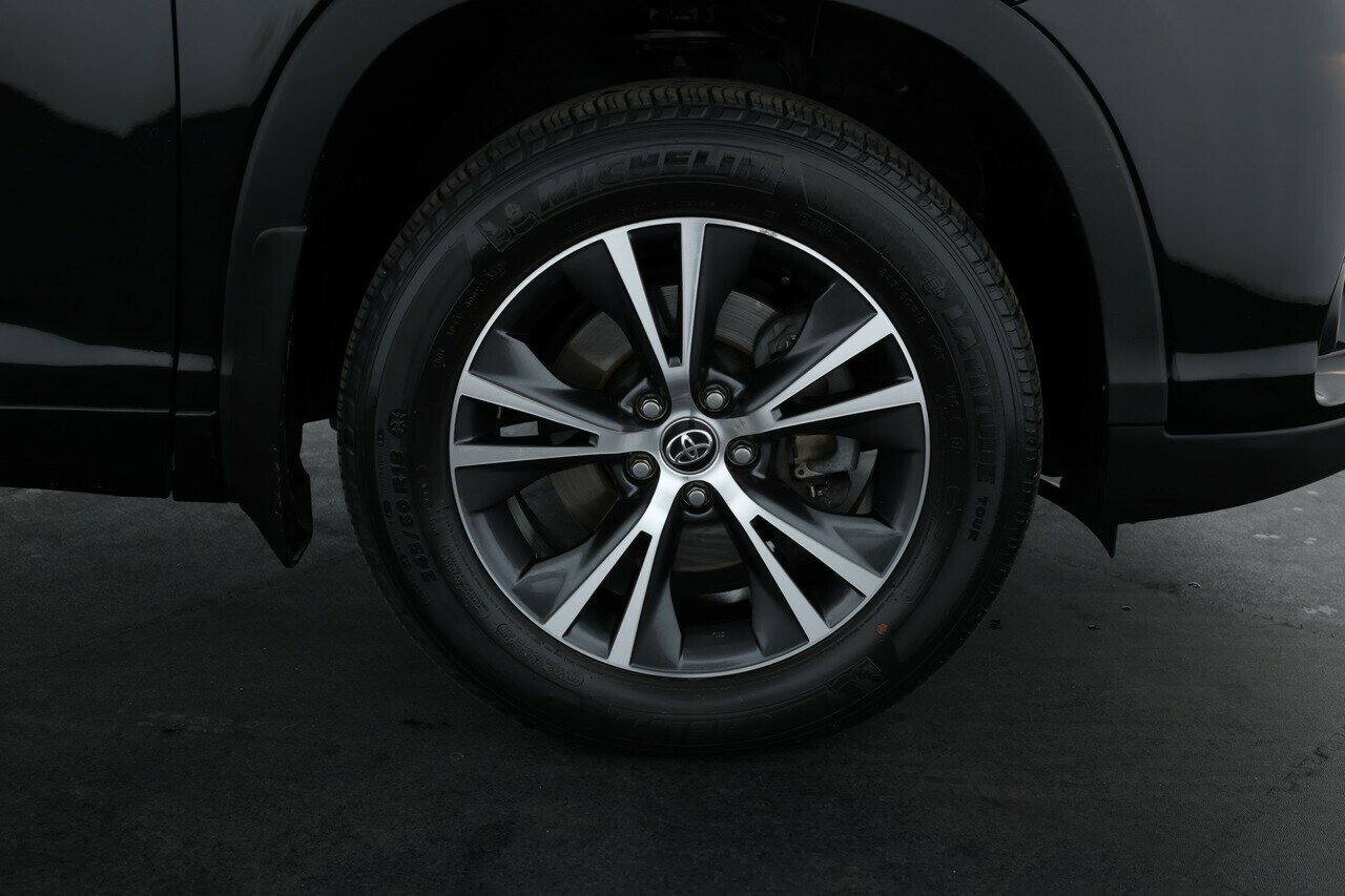 Toyota Kluger image 4