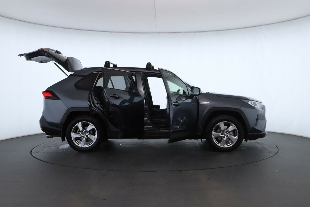 Toyota Rav4 image 2