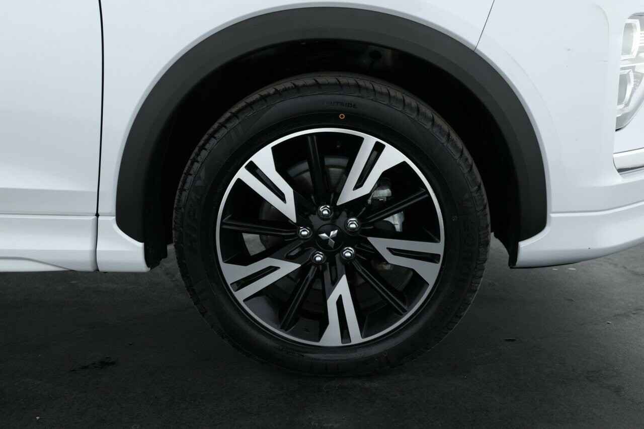 Mitsubishi Eclipse Cross image 4
