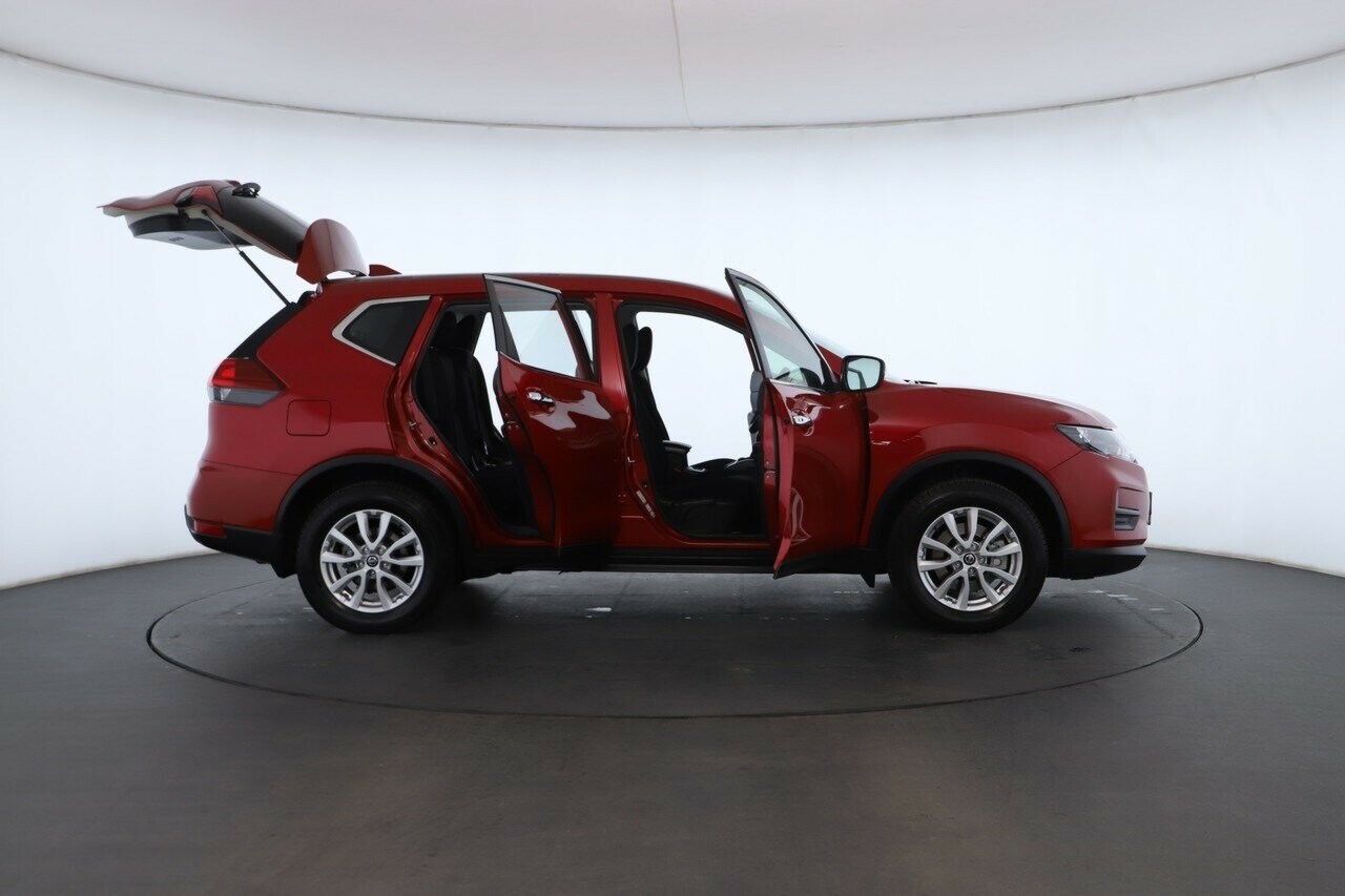 Nissan X-trail image 2