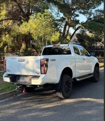 Isuzu D-max image 2