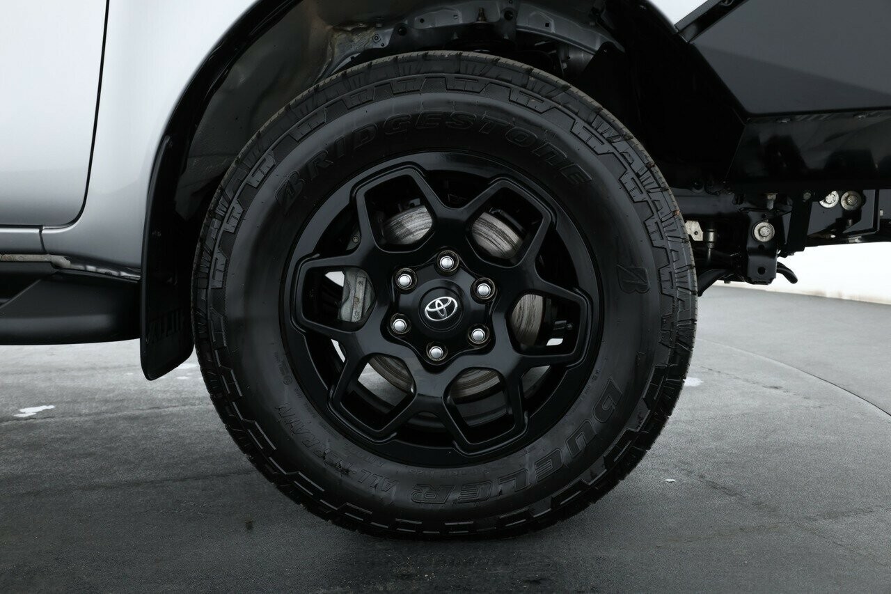 Toyota Hilux image 4