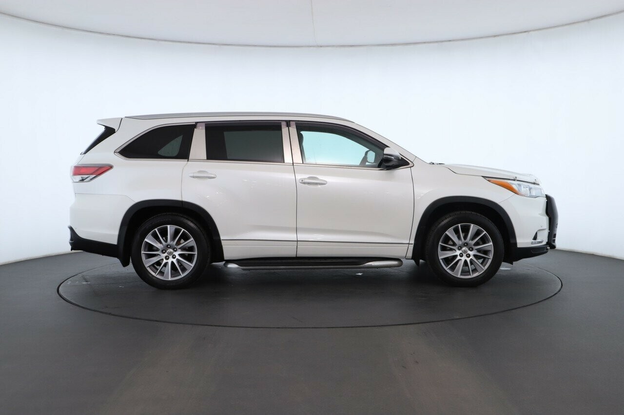 Toyota Kluger image 3