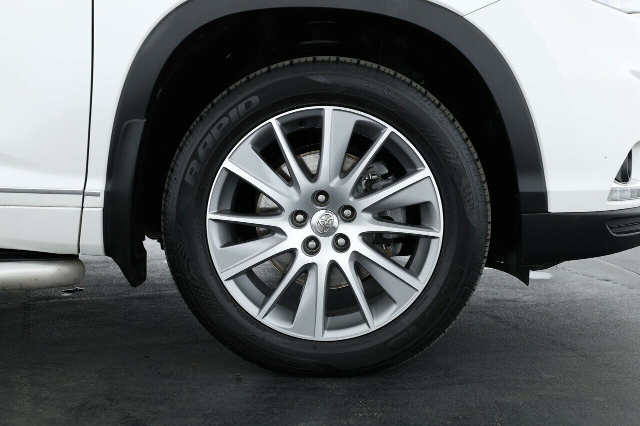 Toyota Kluger image 4