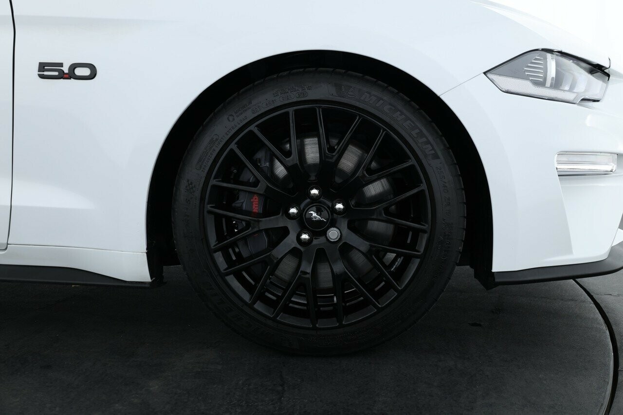 Ford Mustang image 2