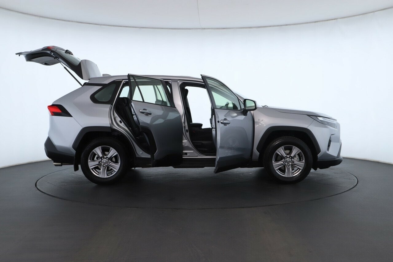 Toyota Rav4 image 2