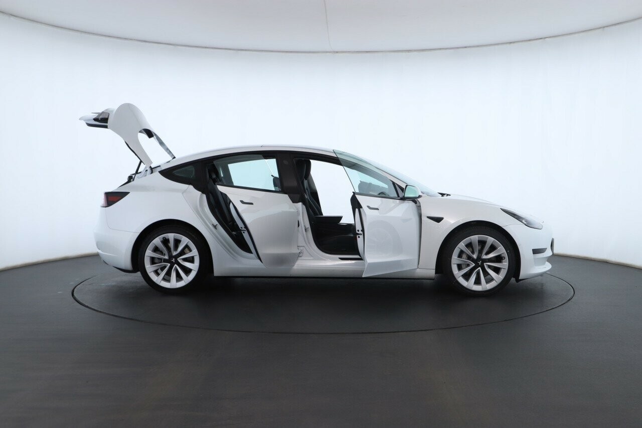 Tesla Model 3 image 2