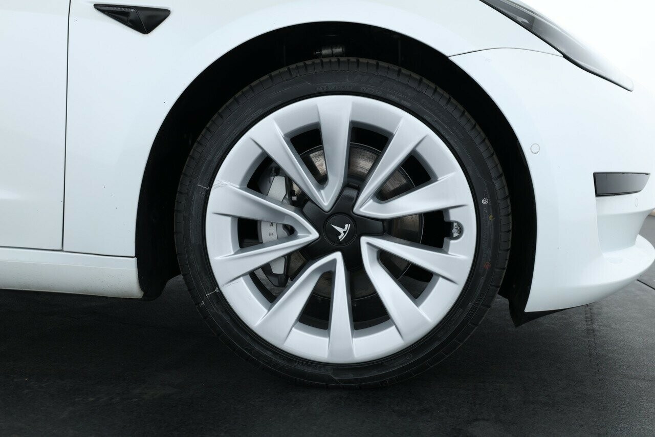 Tesla Model 3 image 4