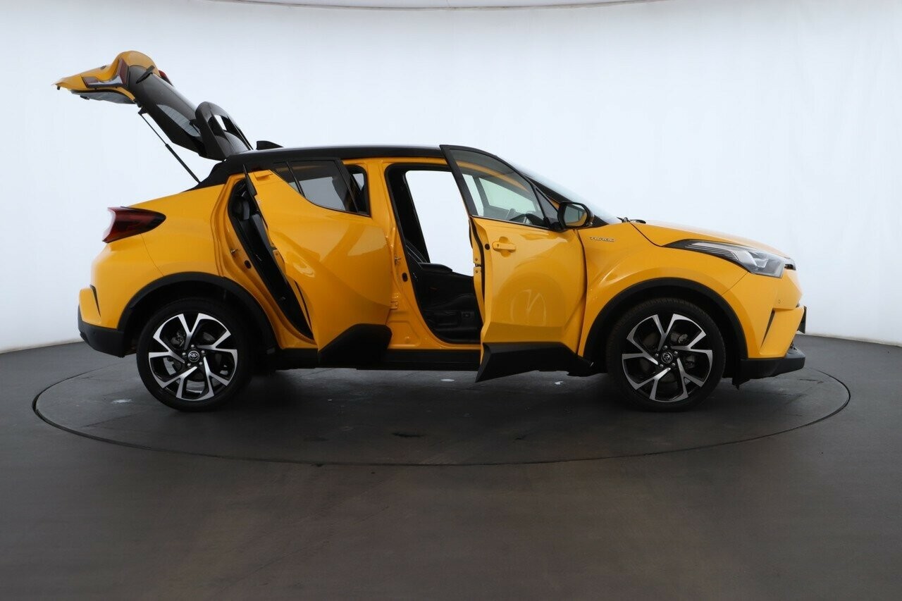 Toyota C-hr image 2