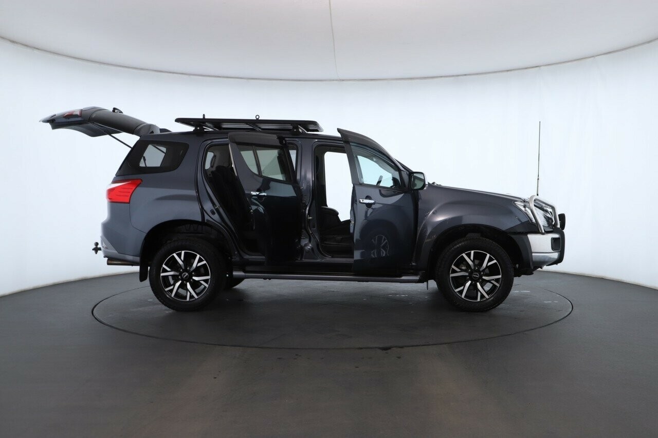 Isuzu Mu-x image 2