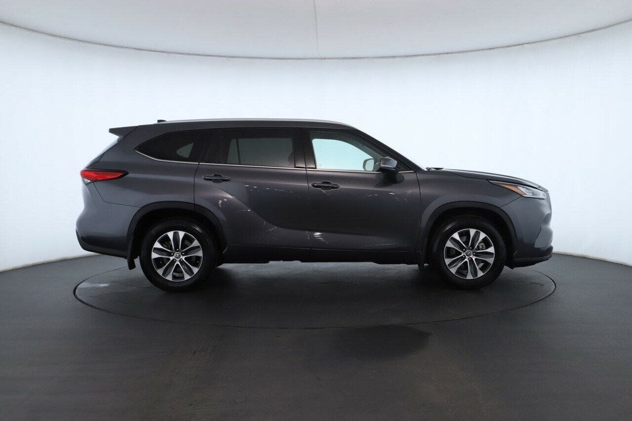 Toyota Kluger image 3
