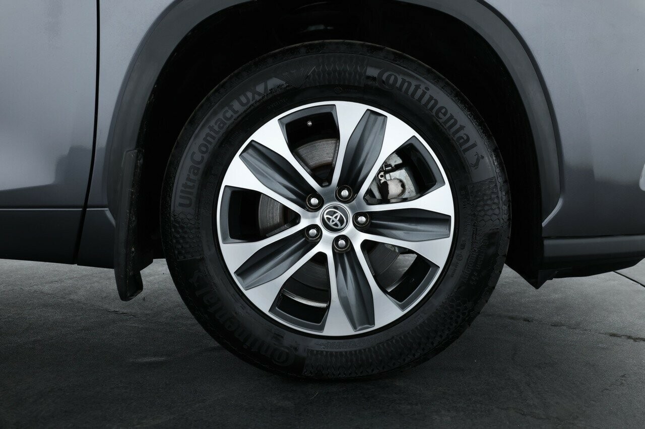 Toyota Kluger image 4
