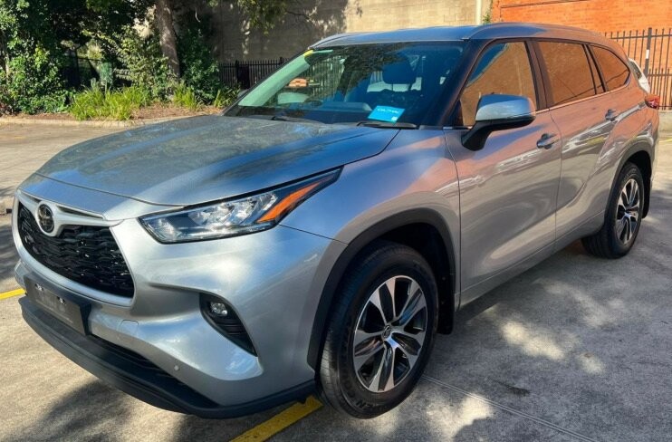 Toyota Kluger image 1