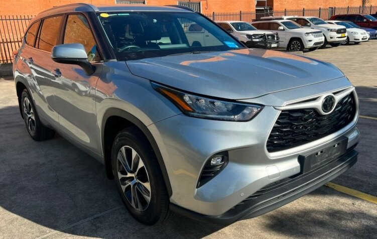 Toyota Kluger image 3