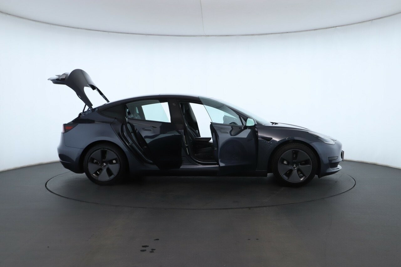 Tesla Model 3 image 2
