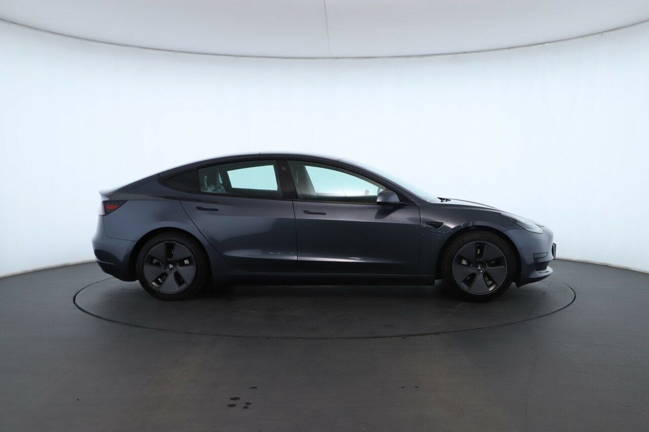 Tesla Model 3 image 3