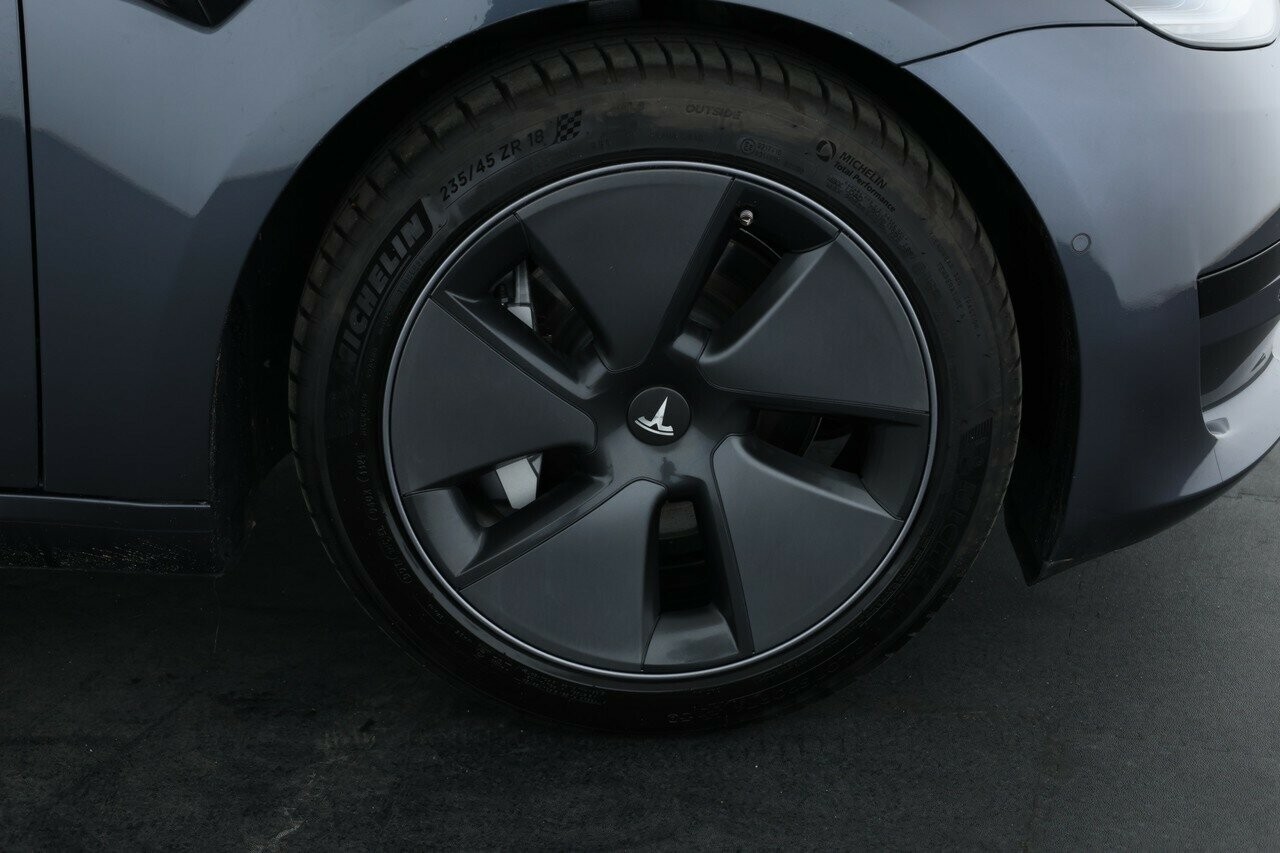 Tesla Model 3 image 4