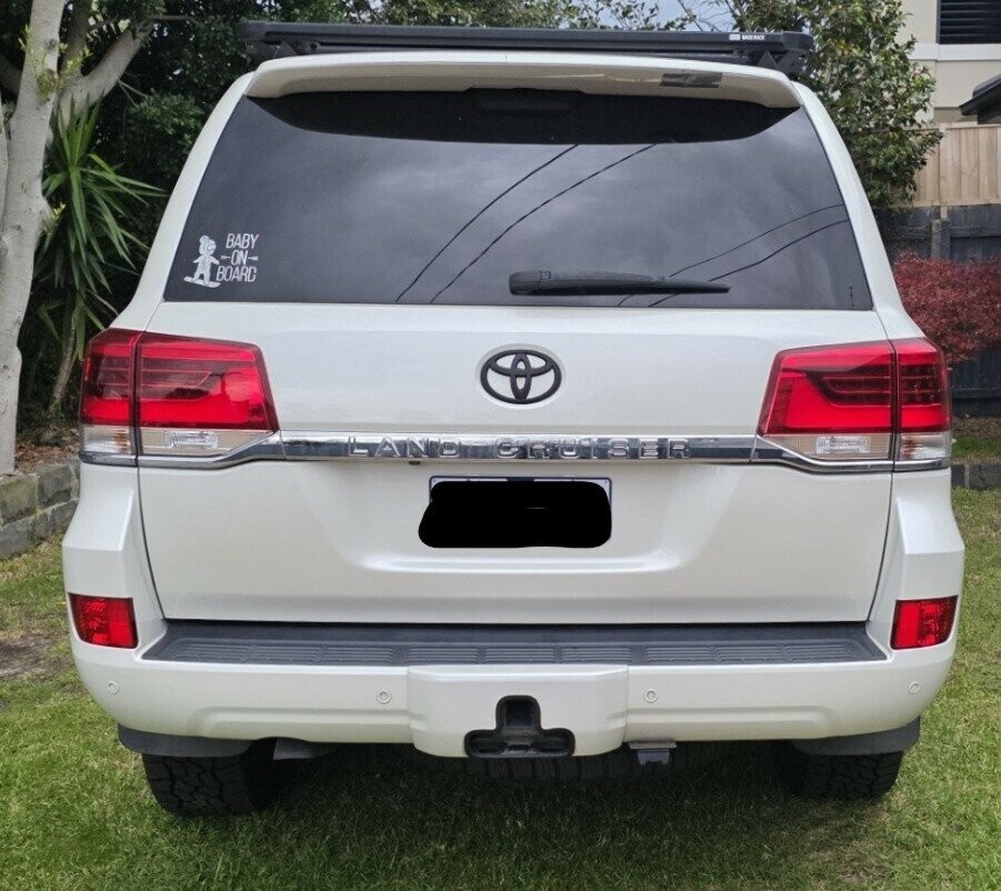Toyota Landcruiser image 2