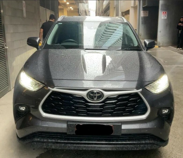 Toyota Kluger image 2