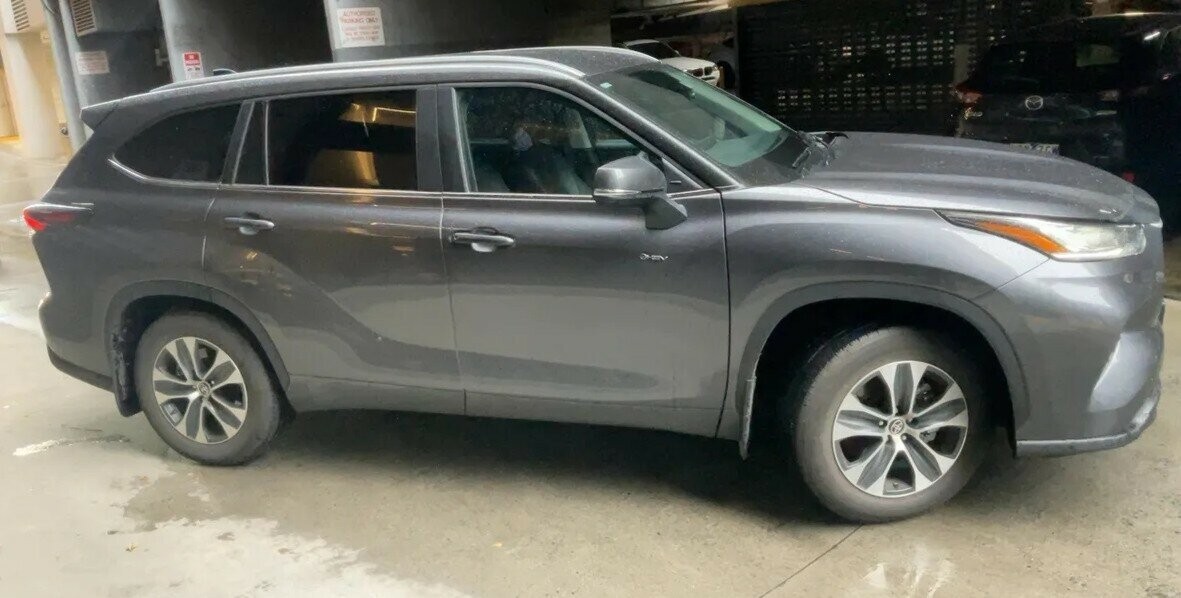 Toyota Kluger image 3