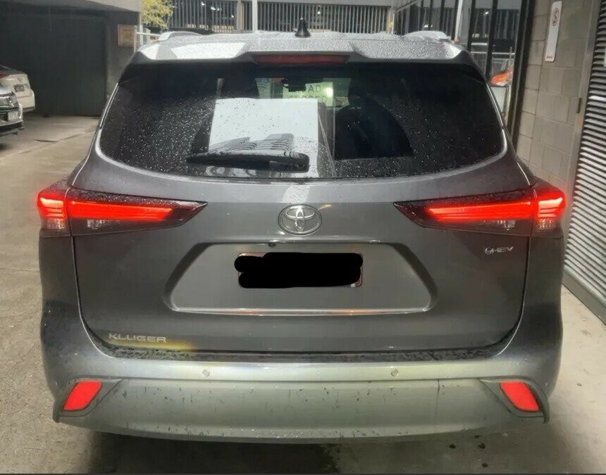 Toyota Kluger image 4