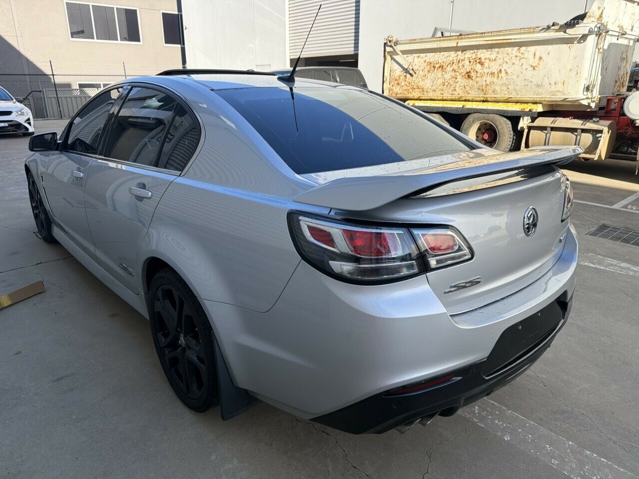 Holden Commodore image 3