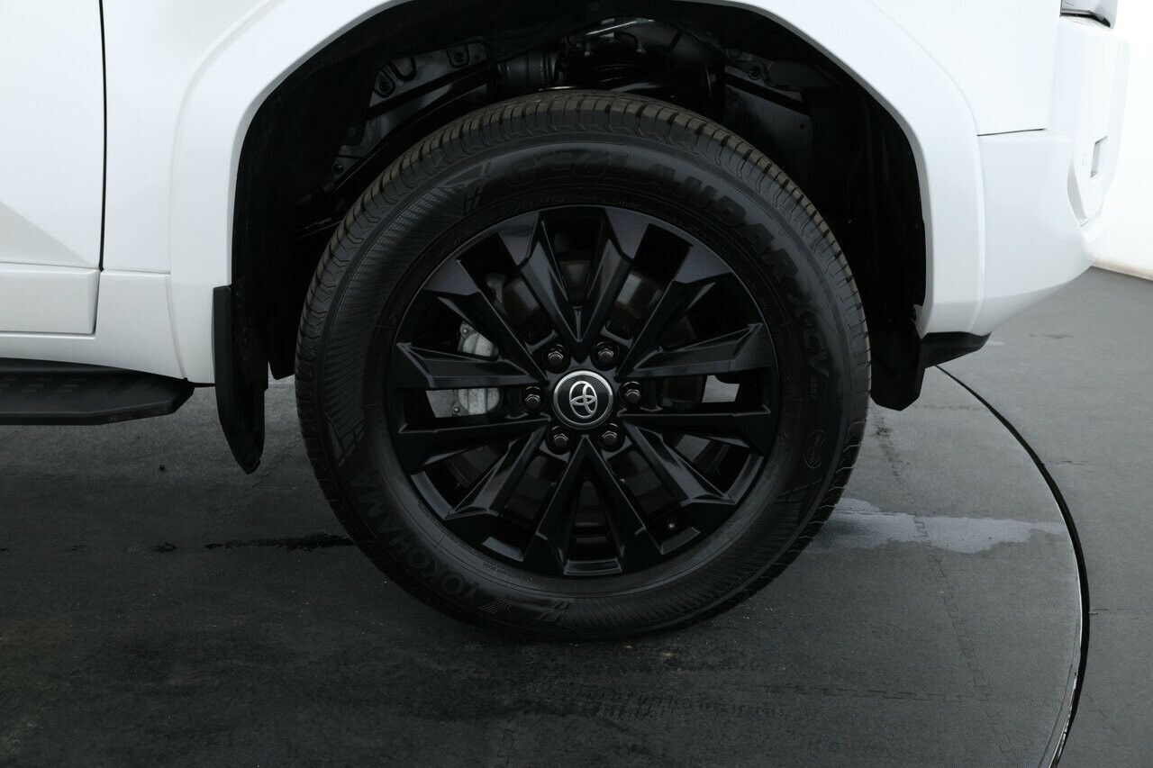 Toyota Landcruiser Prado image 4