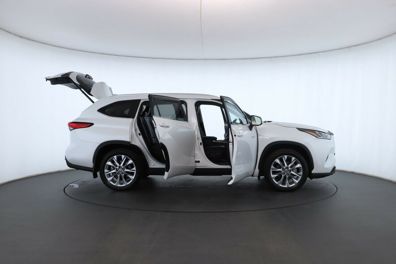 Toyota Kluger image 2