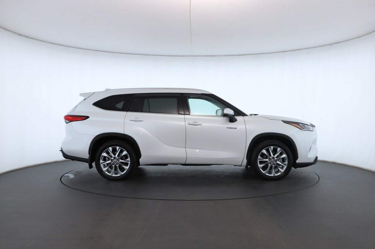 Toyota Kluger image 3