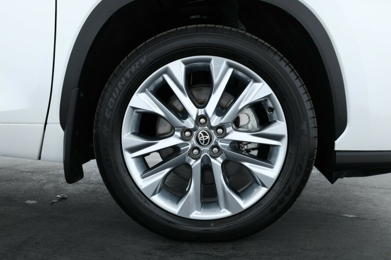 Toyota Kluger image 4