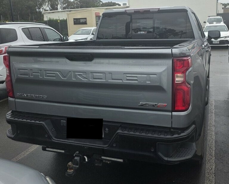 Chevrolet Silverado image 2