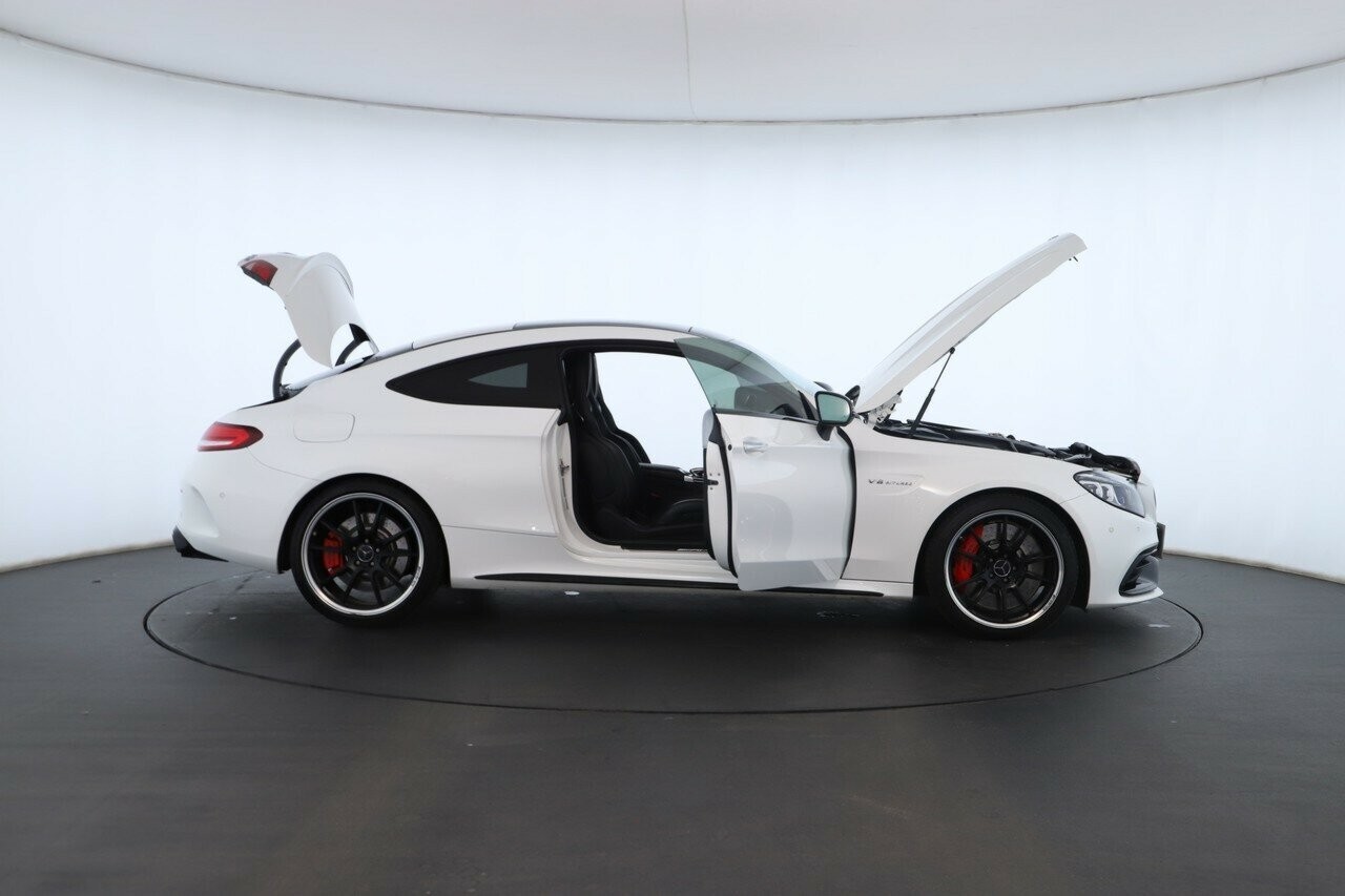 Mercedes Benz C-class image 2