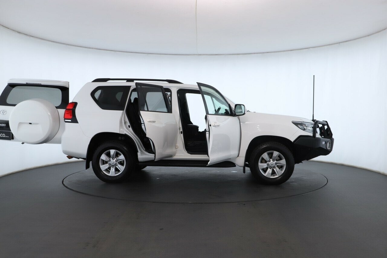 Toyota Landcruiser Prado image 2