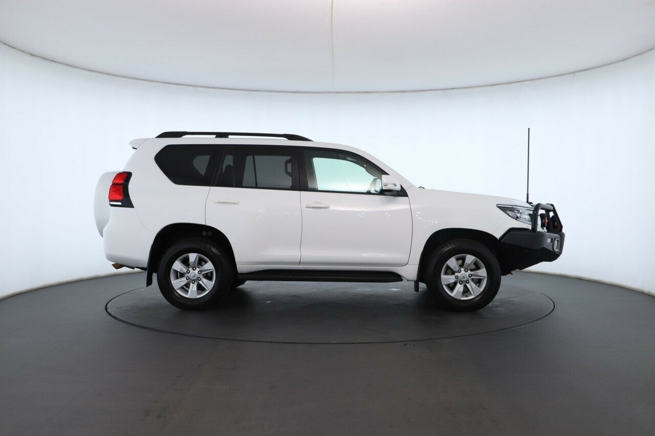 Toyota Landcruiser Prado image 3