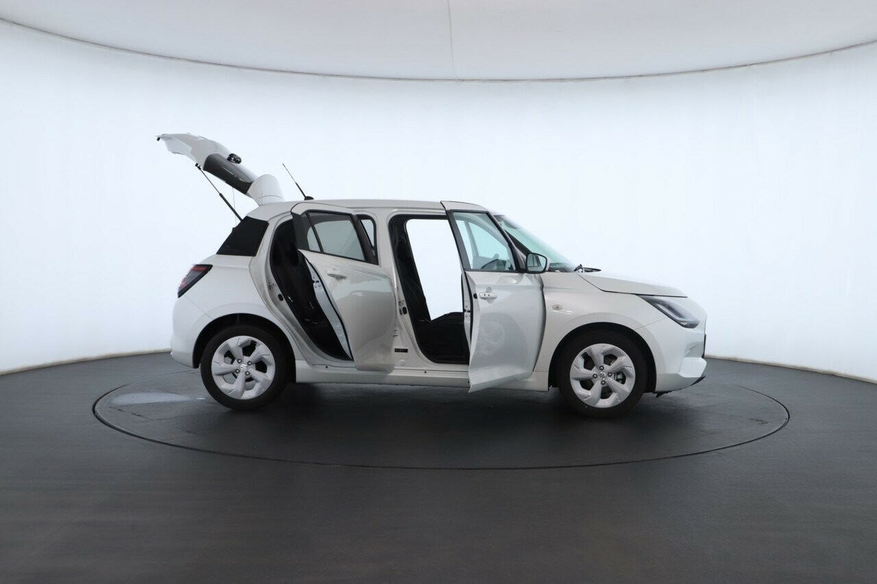 Suzuki Swift image 2
