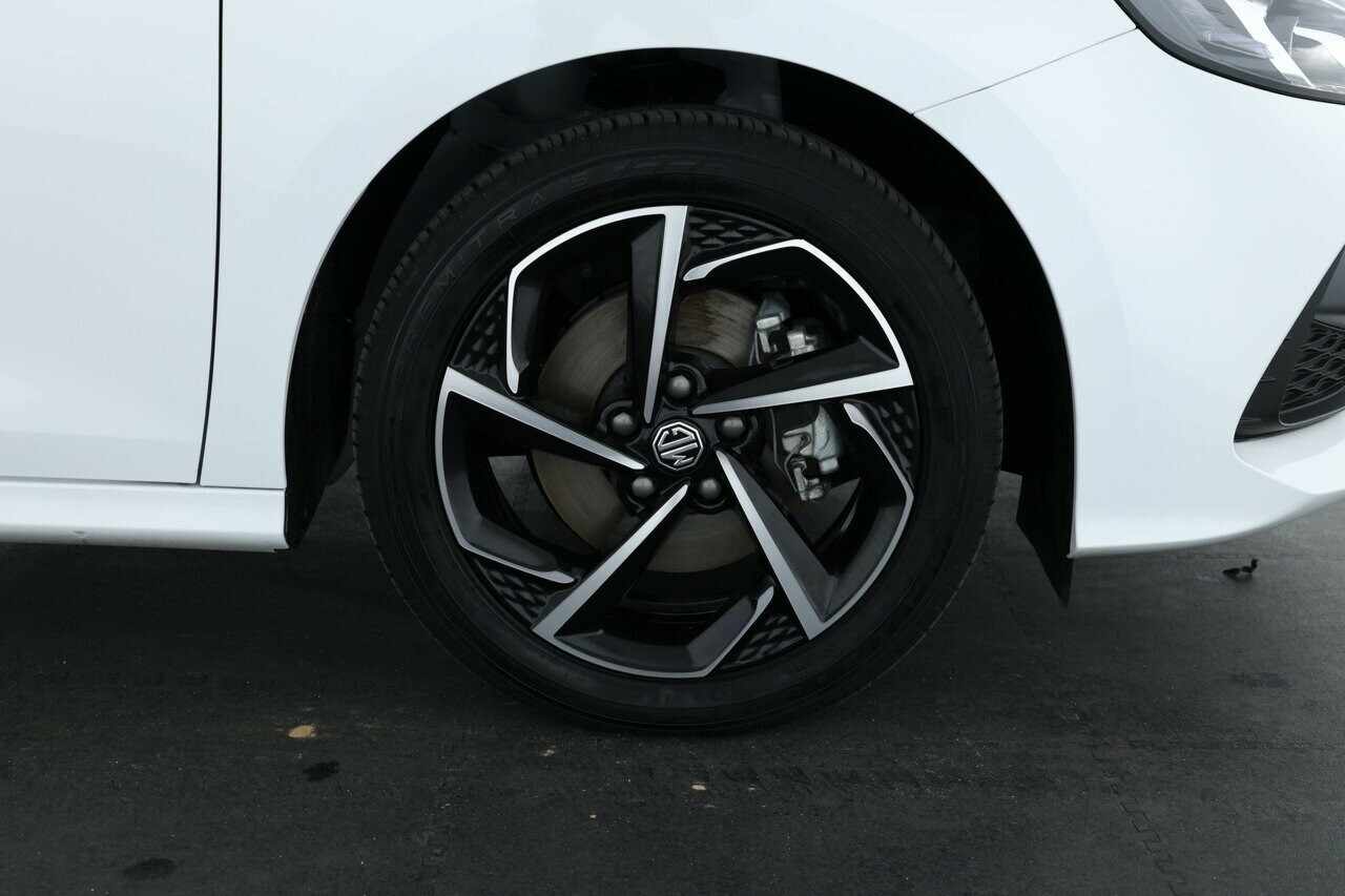 MG Mg5 image 2