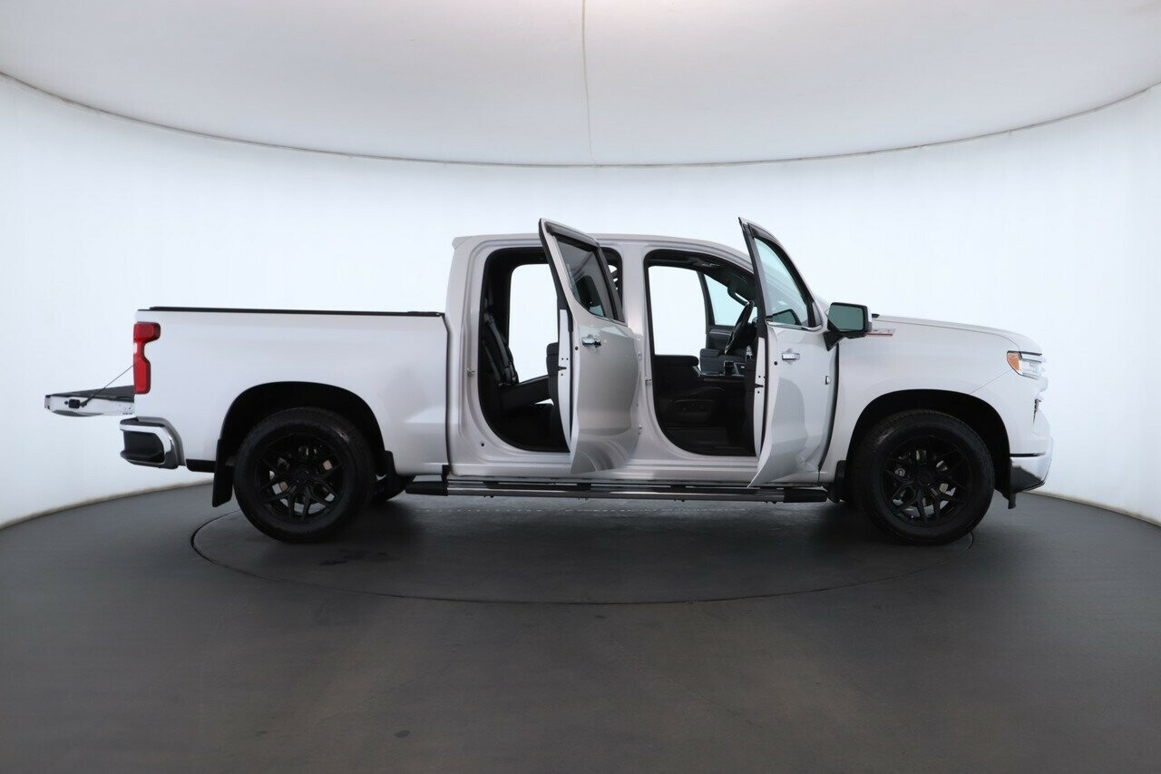 Chevrolet Silverado image 2