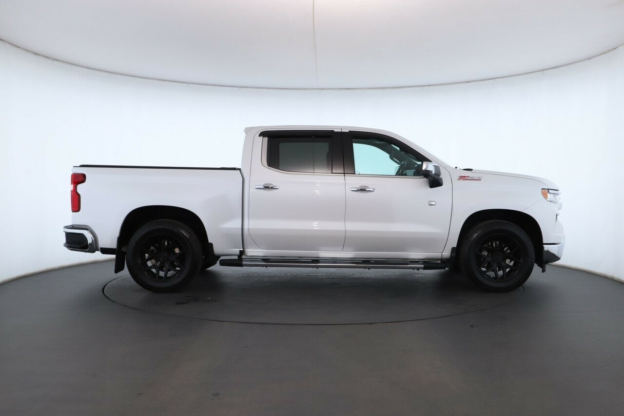 Chevrolet Silverado image 3