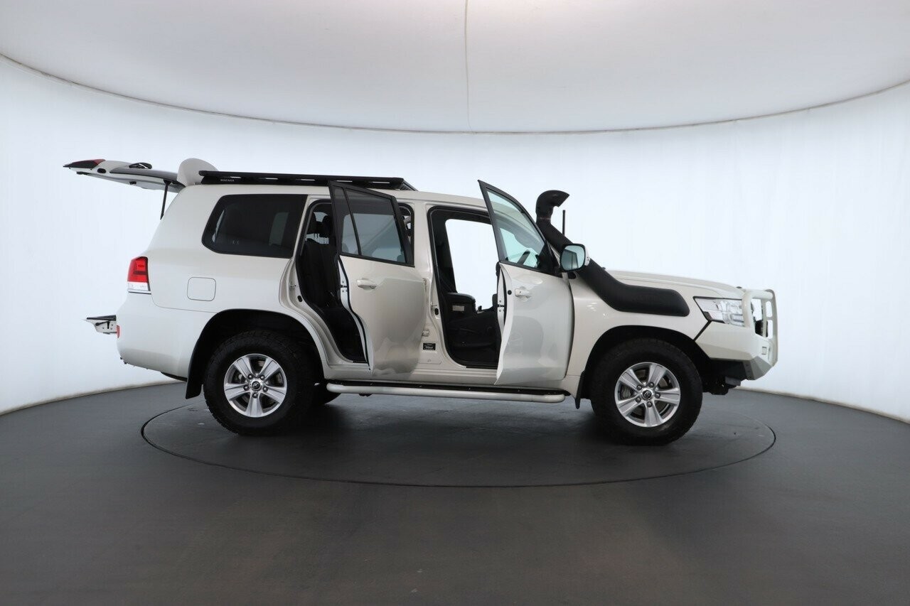 Toyota Landcruiser image 2
