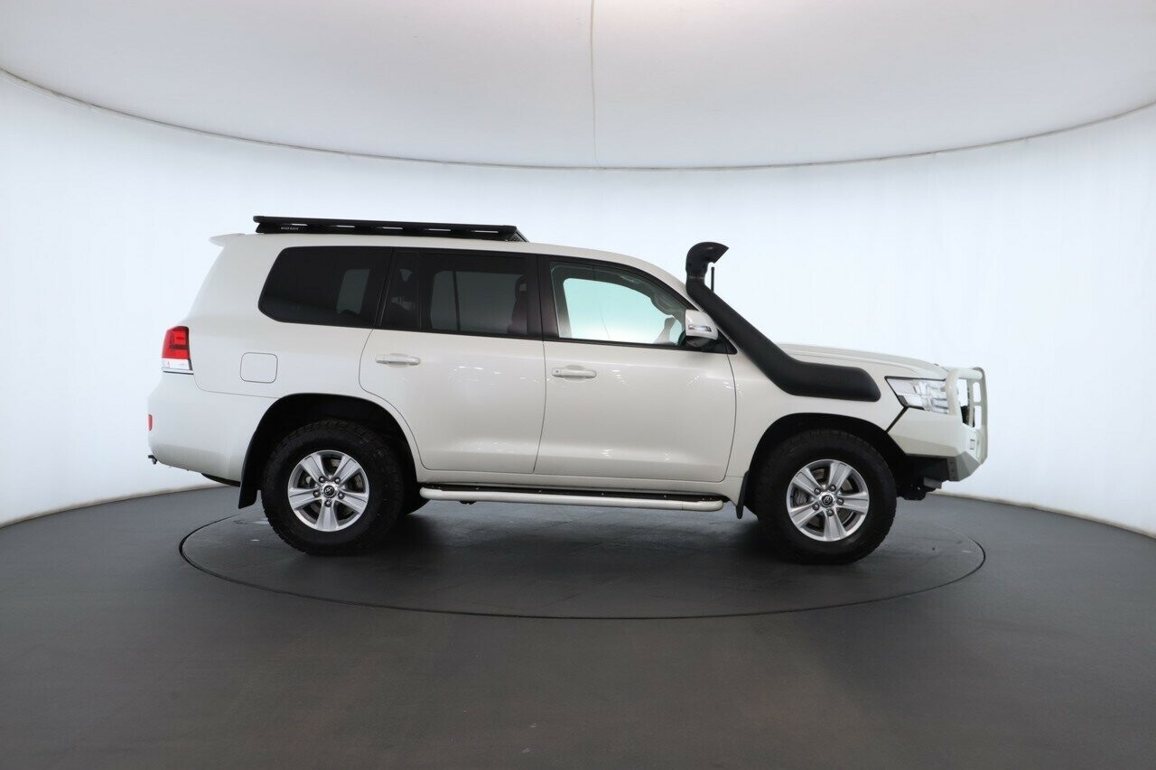 Toyota Landcruiser image 3