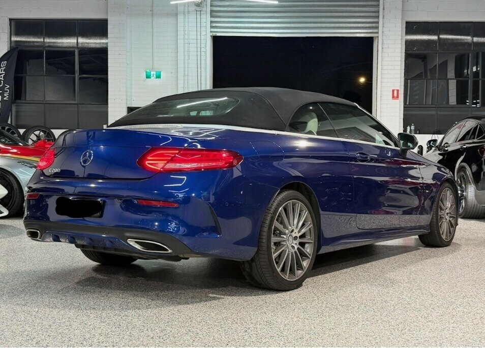 Mercedes Benz C-class image 4