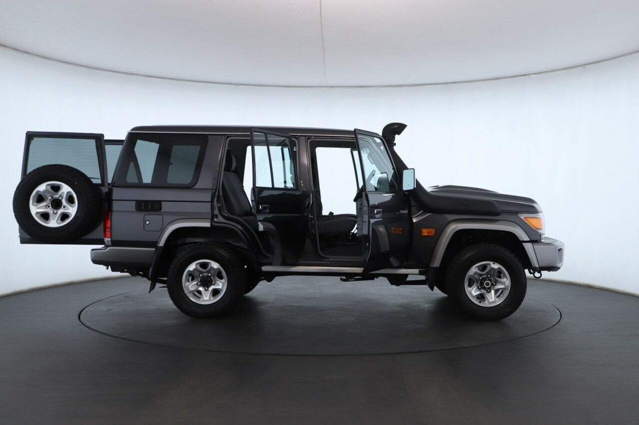 Toyota Landcruiser image 2